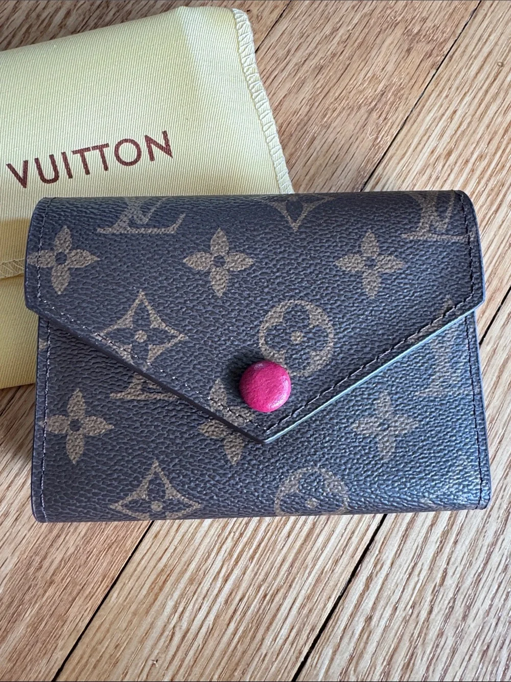 Designer style wallet - Picture 1 of 4